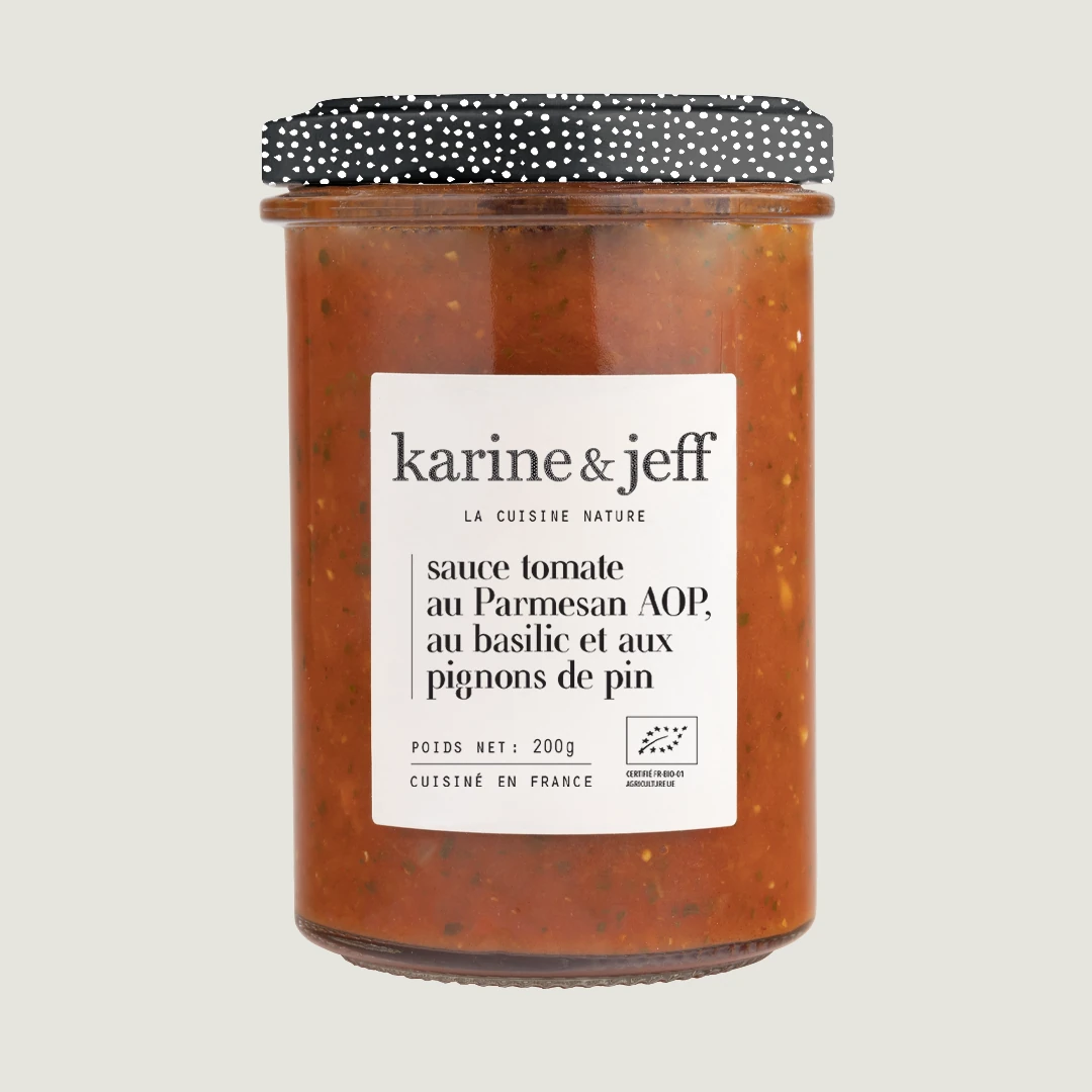 Molho de Tomate com Parmesão, Manjericão e Pinhões