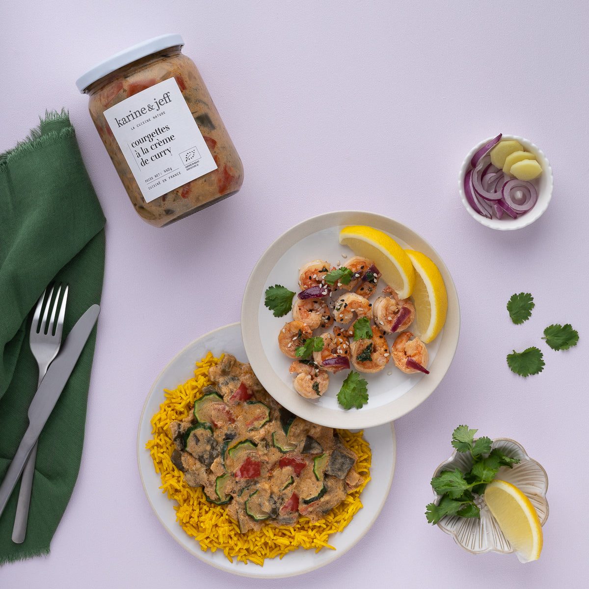 Ideia de receita: curgetes em creme de caril, camarões salteados com coentros e arroz com açafrão